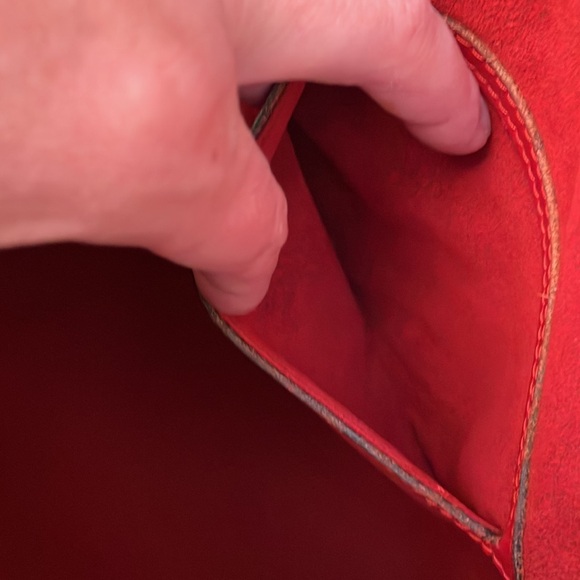 LOUIS VUITTON Red Epi Alma Authenticated by PoshMark. - Picture 13 of 16